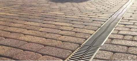 Як створити підставу для тротуарної плитки на вологому грунті?