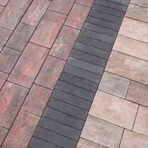 Бруківка Лунго чорного кольору