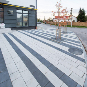 Бруківка Новатор міні в білому та чорному кольорі