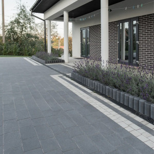 Бруківка Романо в Чорному кольорі