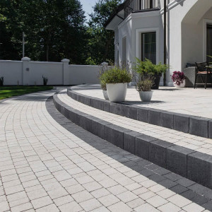 Бруківка Торні чорного та білого кольору