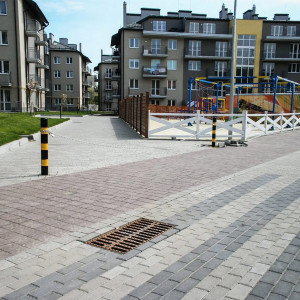 Бруківка цегла сірого та чорного кольору